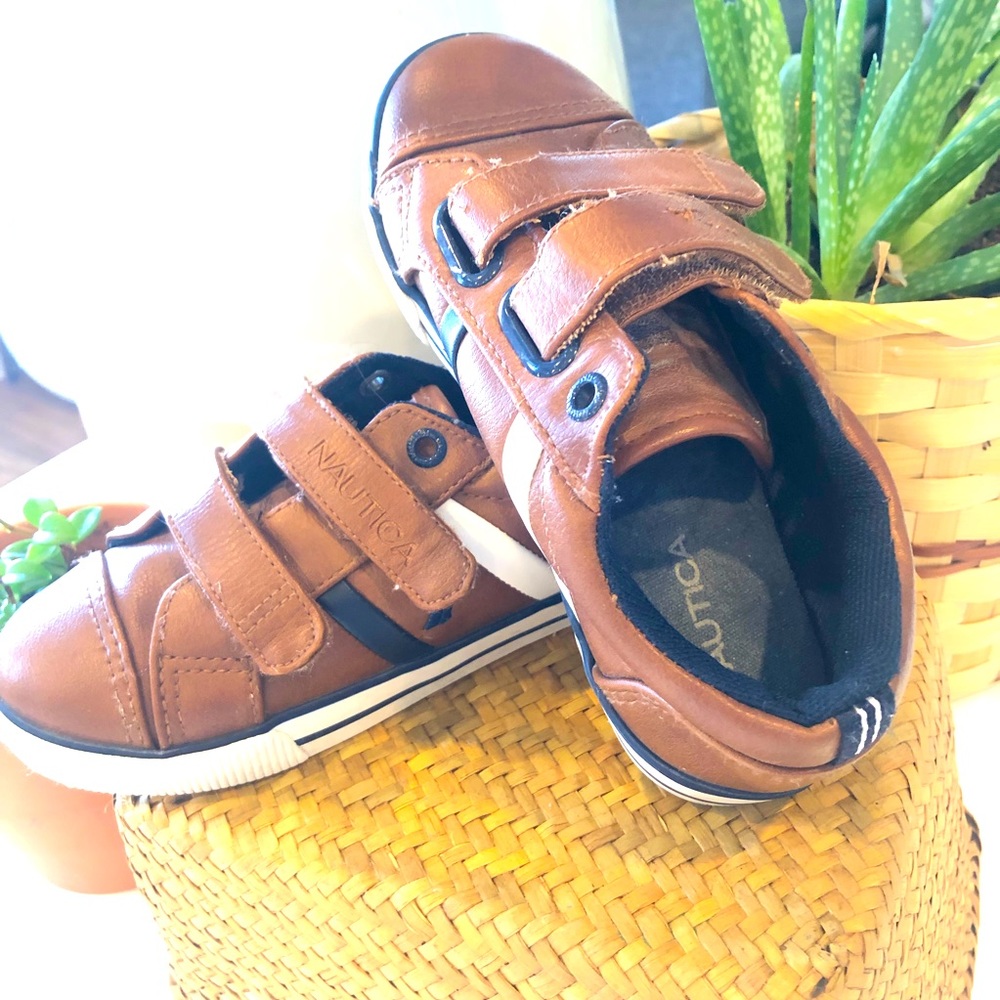 Little boys Náutica brown leather Velcro sneaker